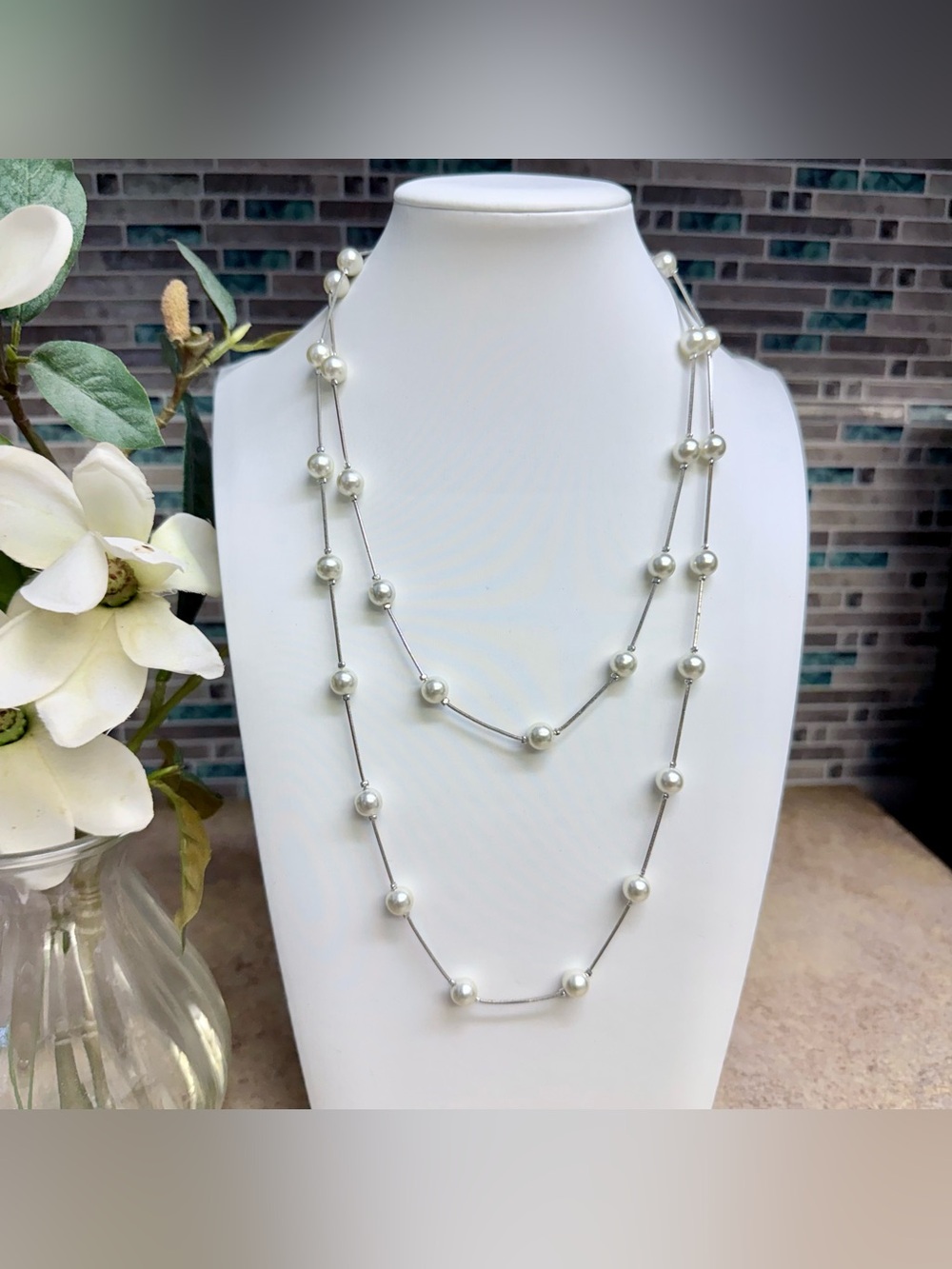 Vintage glass pearl silver tone satellite necklace